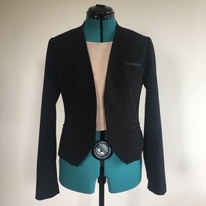 Open front cropped blazer